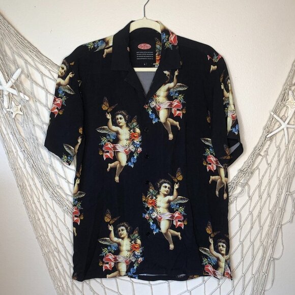 PETALS AND PEACOCKS Short Sleeve Button Down Shirt Cupids & Butterflies Unisex S - Picture 1 of 8